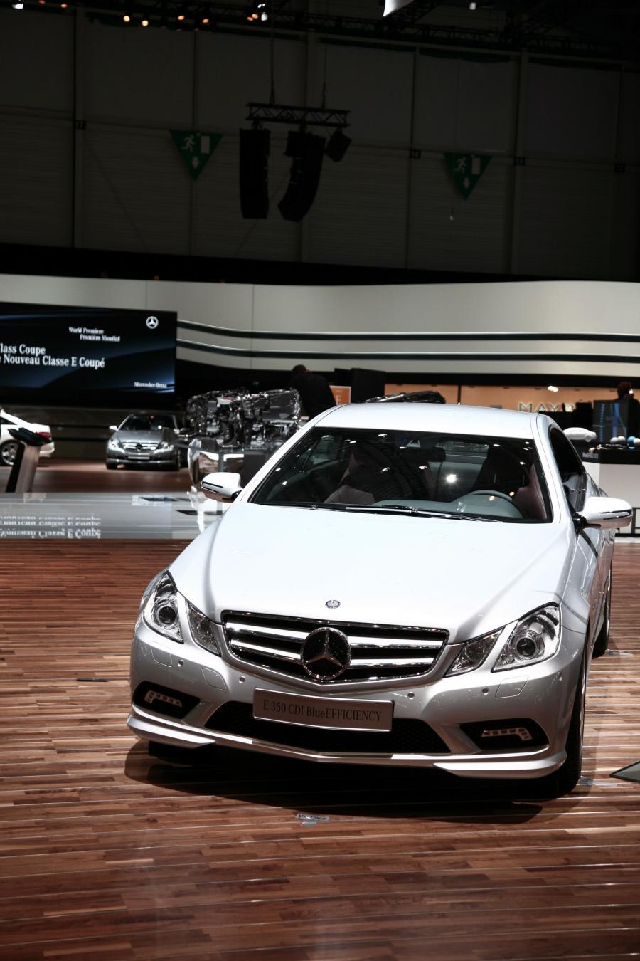  Mercedes-Benz E-Class Coupe 2010 года  (фото 3 из 84)